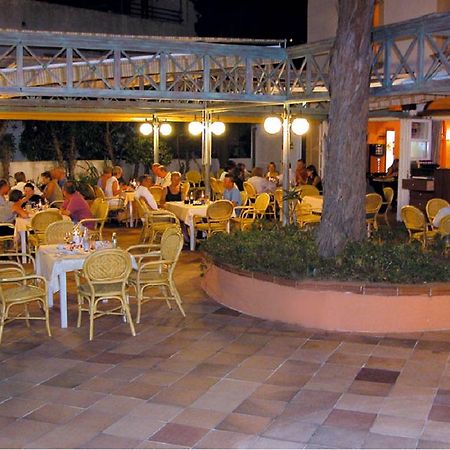 Hotel Beachclub Font De Sa Cala Zewnętrze zdjęcie