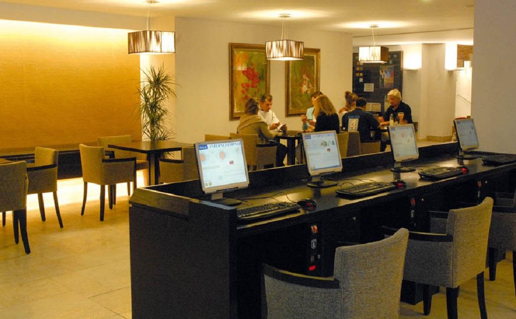 Hotel Beachclub Font De Sa Cala Zewnętrze zdjęcie