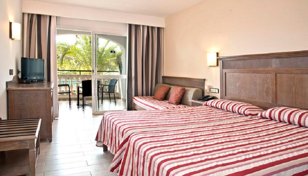 Hotel Beachclub Font De Sa Cala Zewnętrze zdjęcie