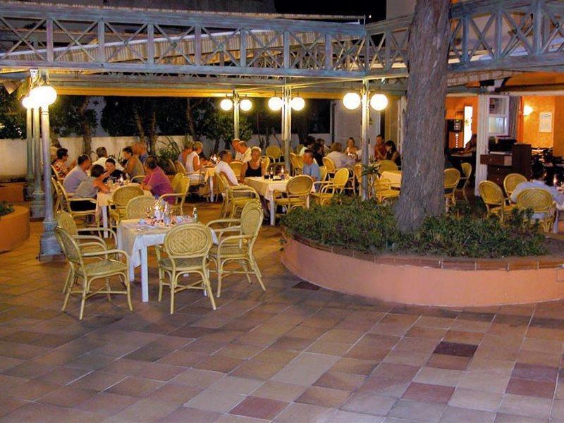 Hotel Beachclub Font De Sa Cala Zewnętrze zdjęcie