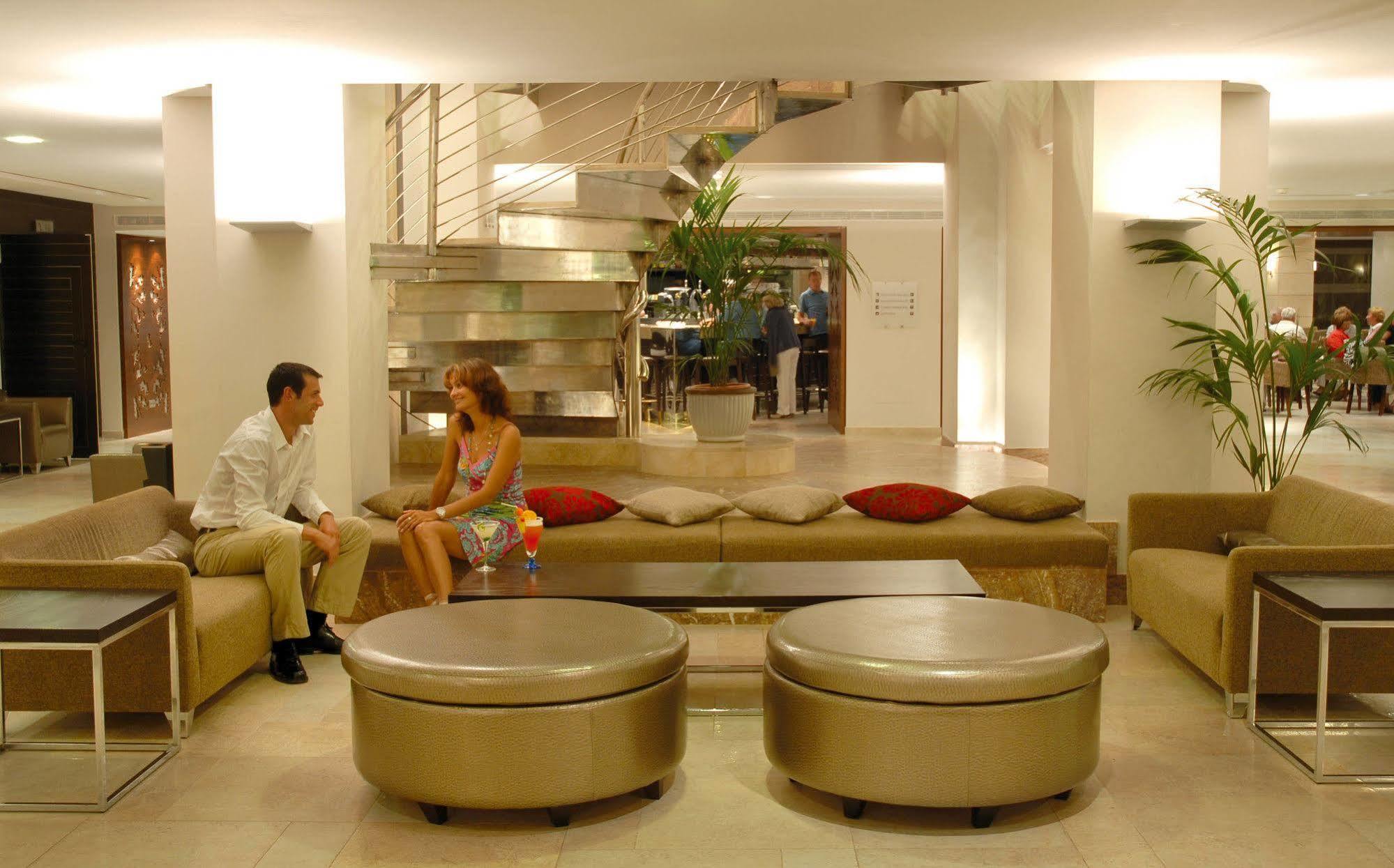 Hotel Beachclub Font De Sa Cala Zewnętrze zdjęcie